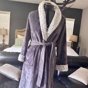 Carole Hochman “Always a Good Night” Plush Robe in size Medium.